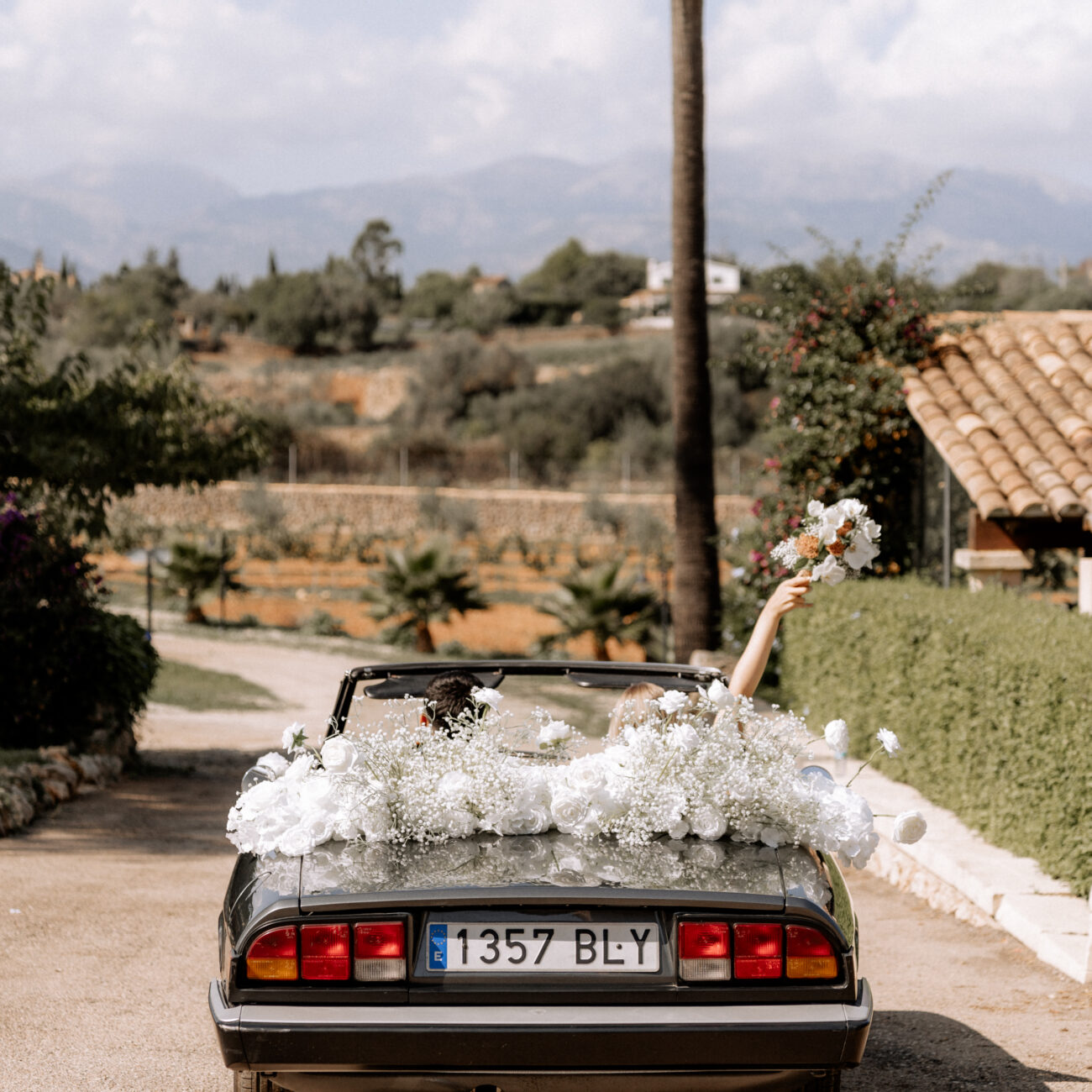 Brautpaar Abreise in Oldtimer